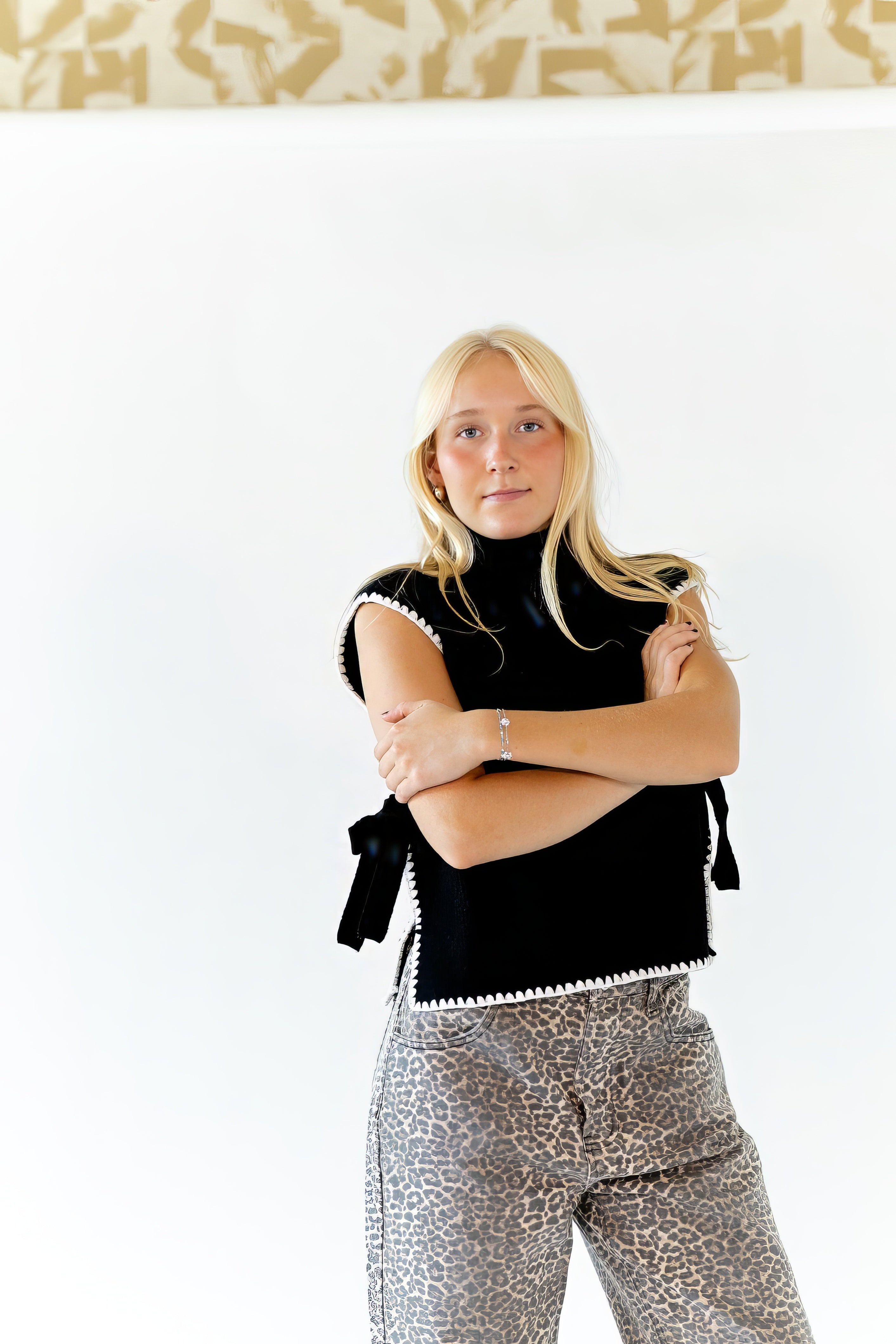 Paro Bow Detail Top
