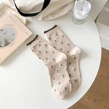 Floral Lace Trim Socks · Cream