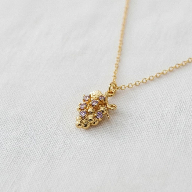 Elegant Vintage-Inspired Gemstone Necklace