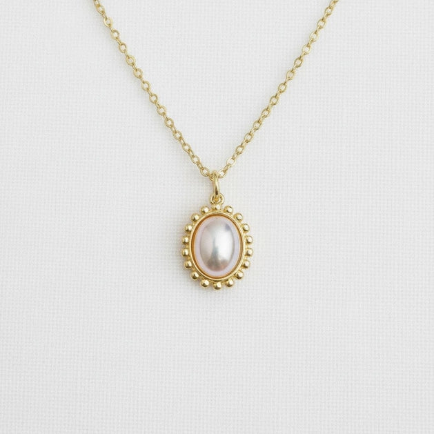 Chic Vintage Pearl Necklace