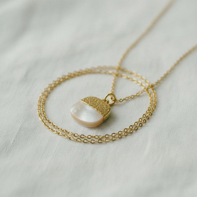 Shell-Style Necklace with Vintage Charm