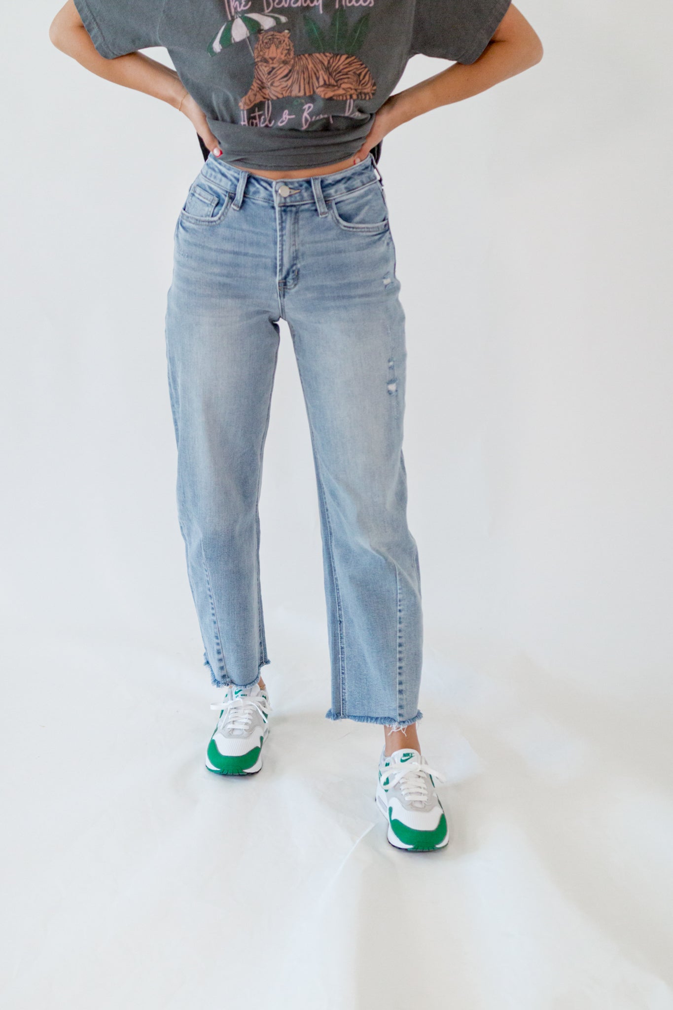 Laguna Mid-wash Barrel Jeans