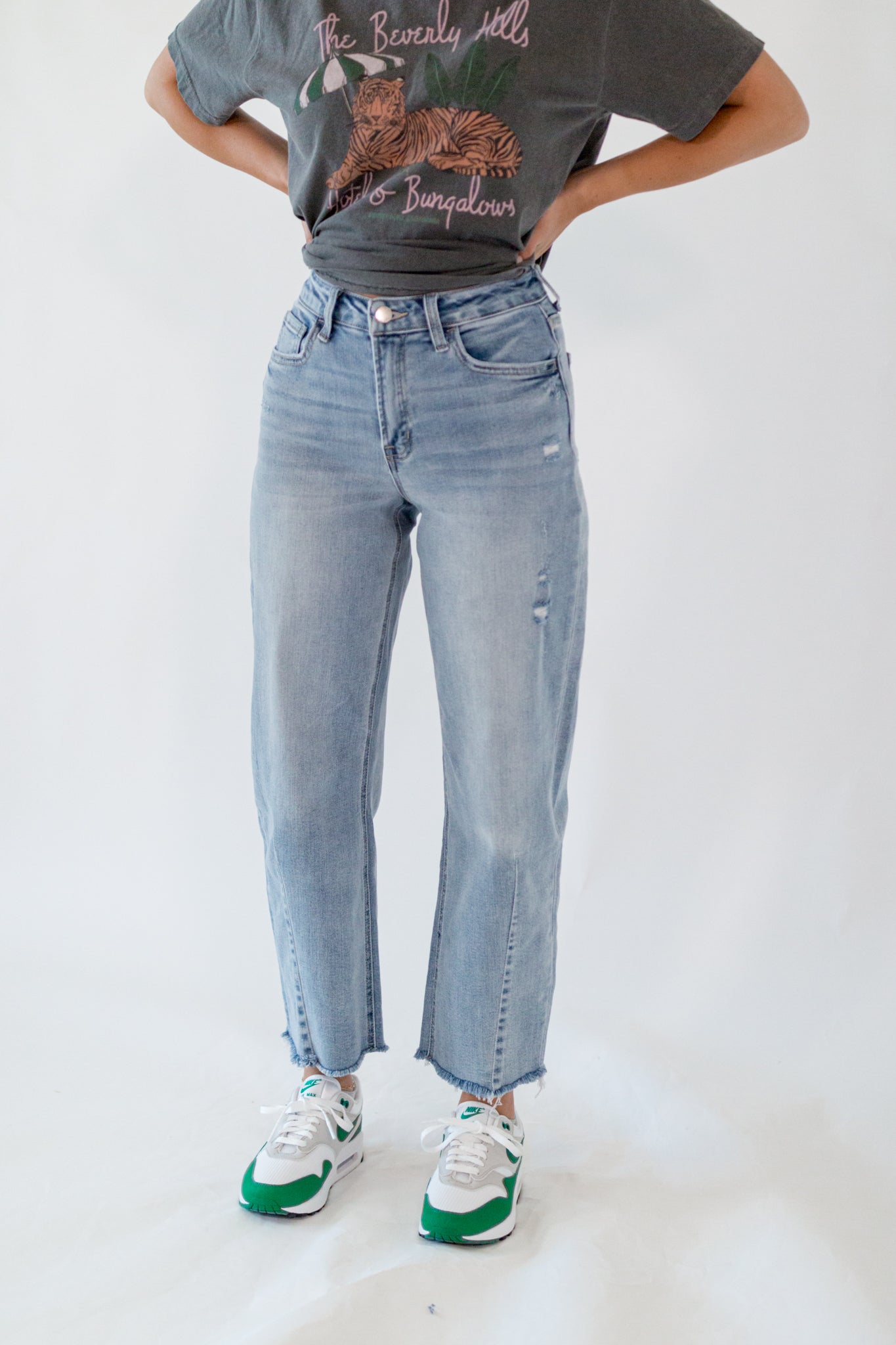 Laguna Mid-wash Barrel Jeans