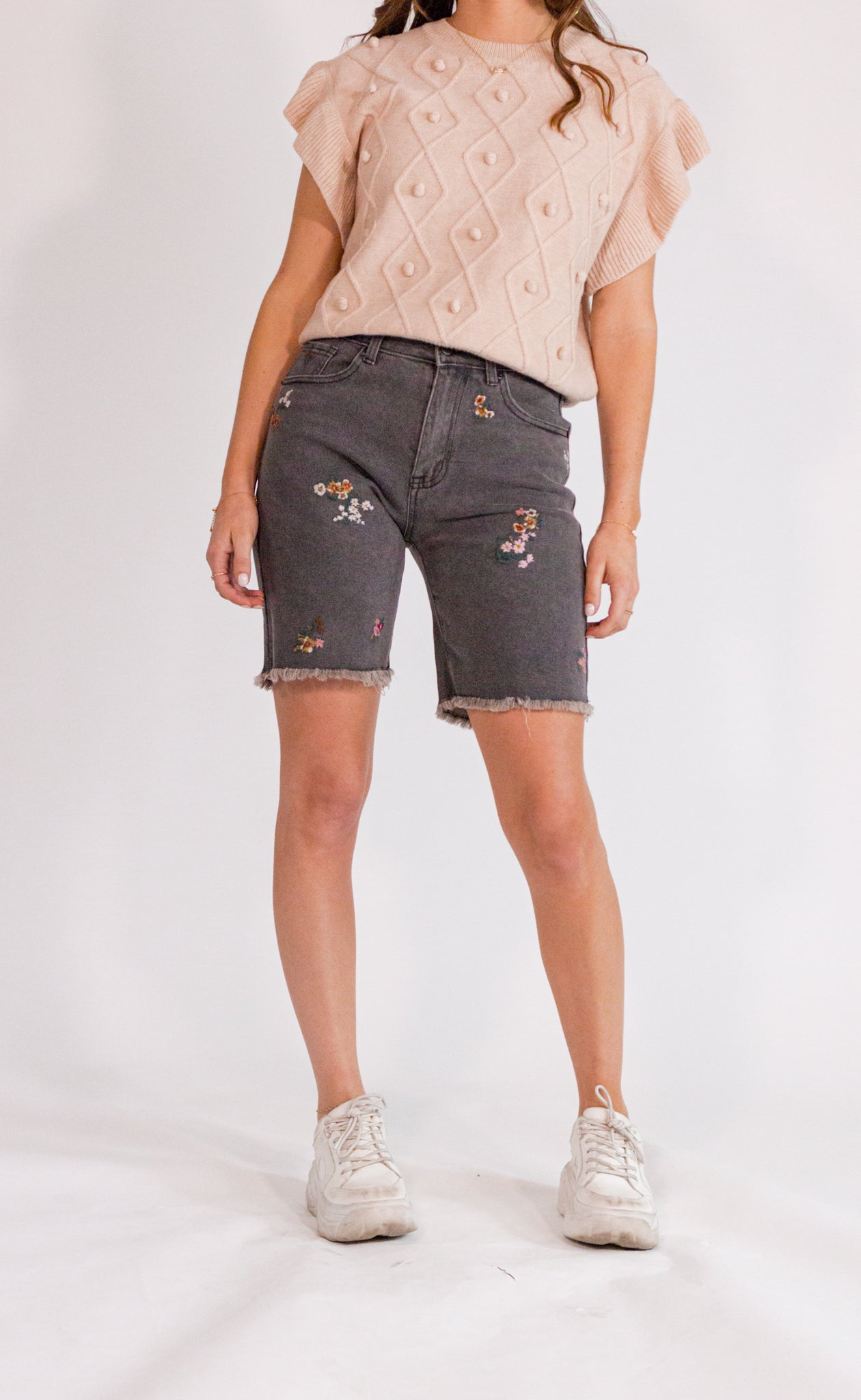 Tori Embroidered Shorts・Black