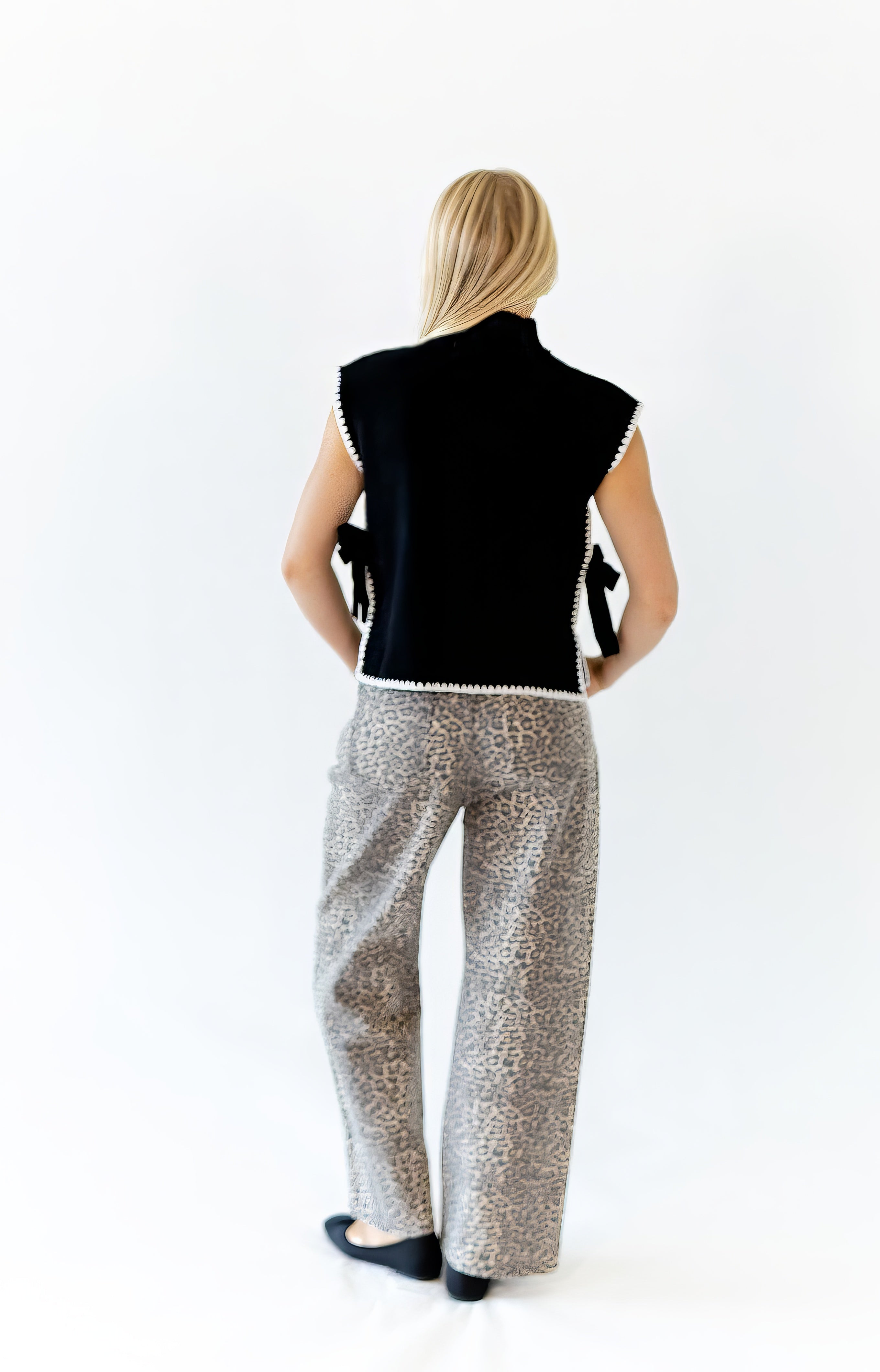 Paro Bow Detail Top
