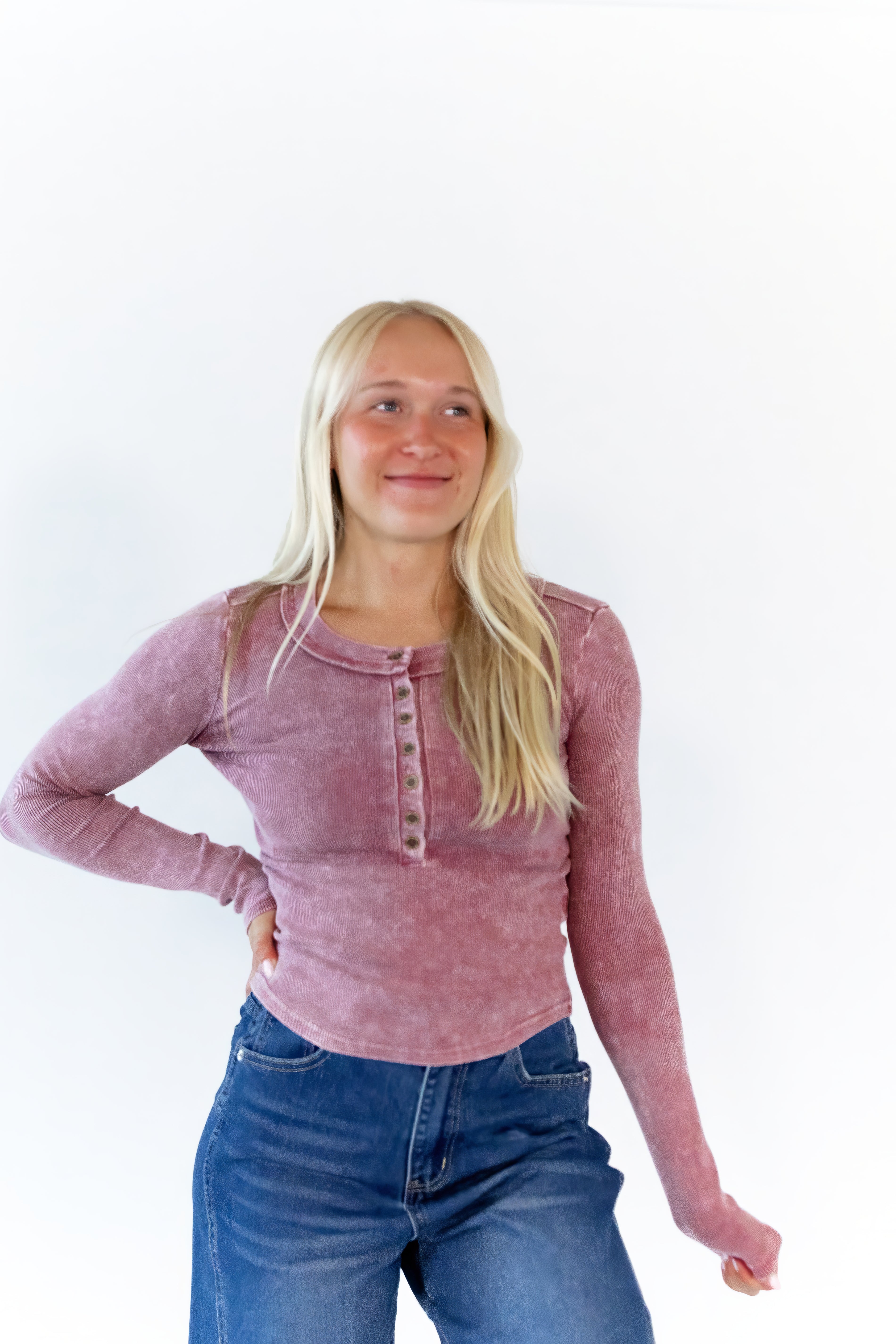 Riley Mineral Washed Henley · Maroon