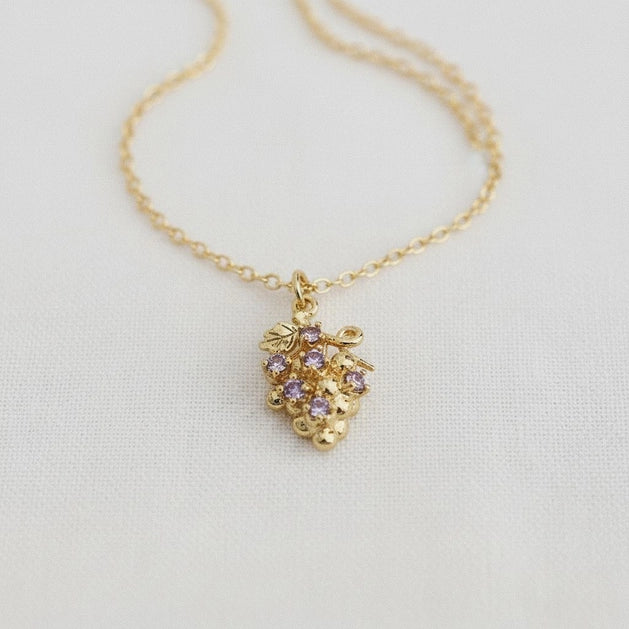 Elegant Vintage-Inspired Gemstone Necklace